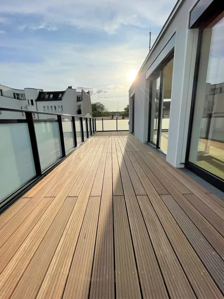 Helles, modernes Penthouse mit großer Terrasse — photo 1